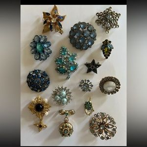 Vintage Costume jewelry brooches